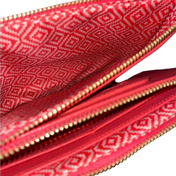 Beautiful Stella & Dot - Laser cut Coral pink & beige zip & snap bifold clutch - Picture 3 of 6